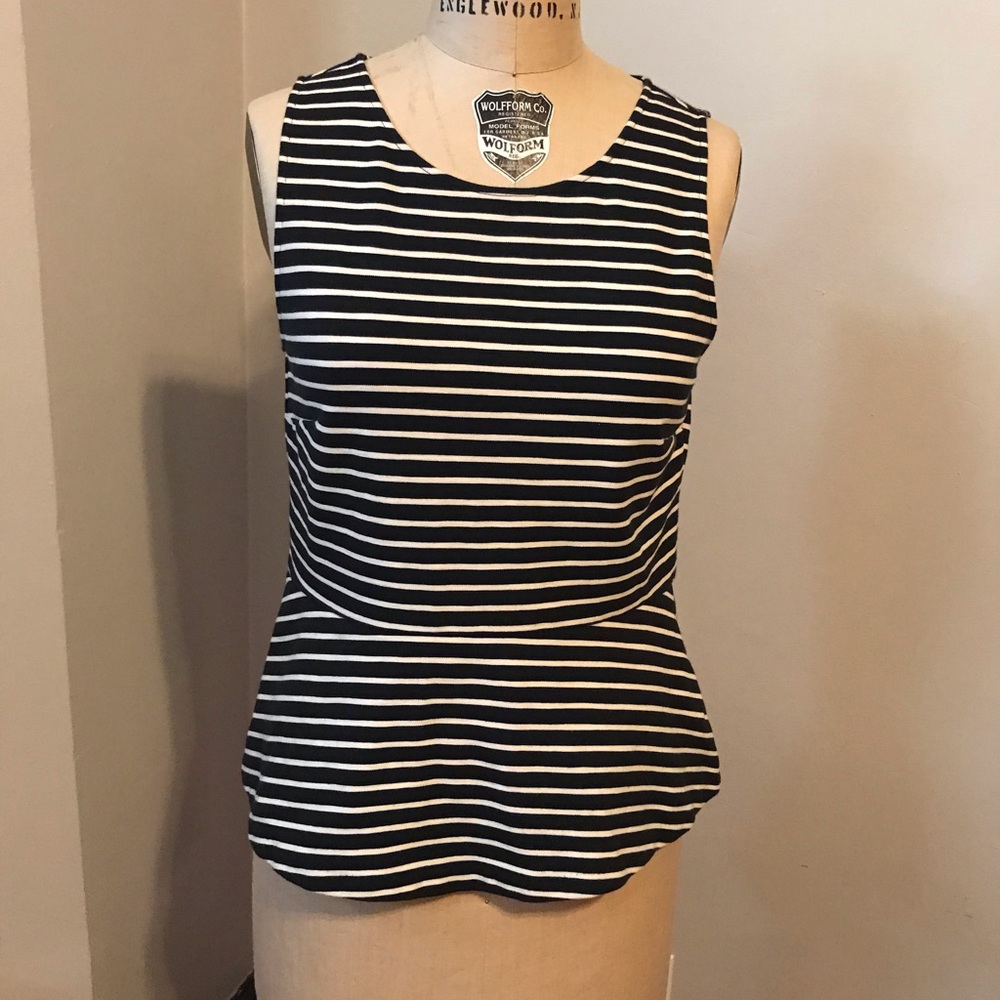 Sleeveless top with peplum bottom and zip back